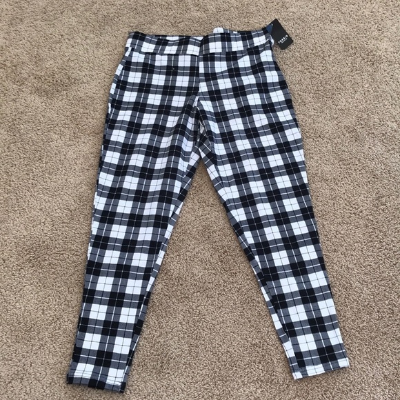 NWT! TORRID size 1X classic black plaid slim fit pants - Picture 1 of 7